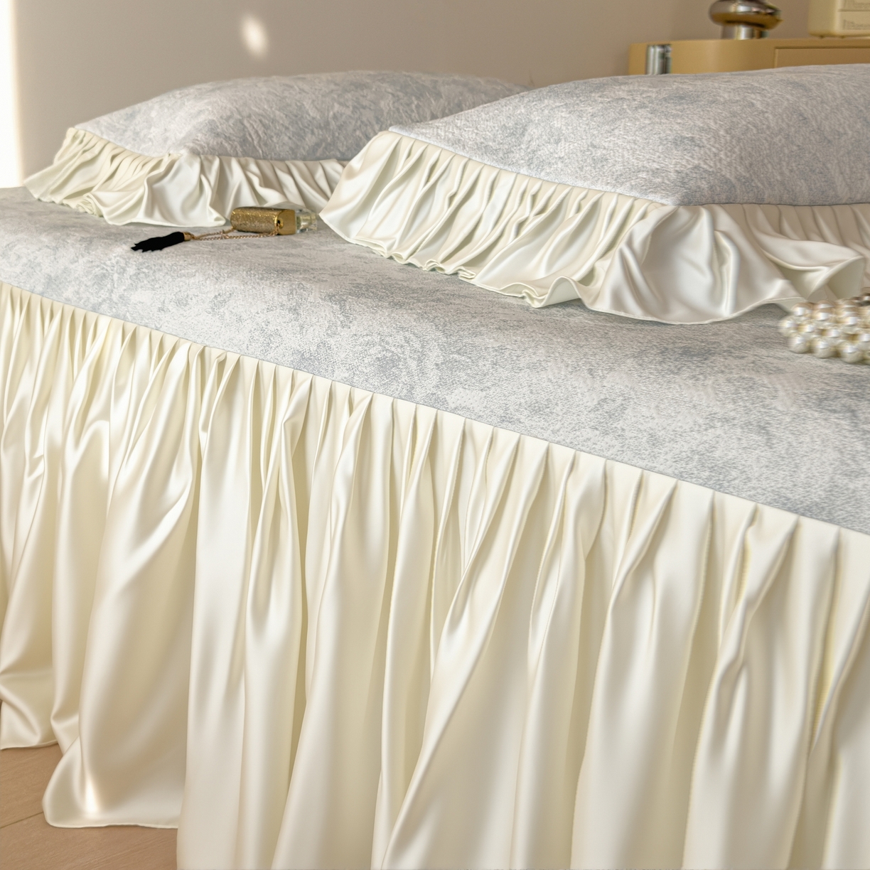 91家纺网 家纺一手货源 找家纺 孩子王家纺 2026新款法式风冰豆豆凉席夏天冰丝席凉感值过0.21夏季可机洗家用软席床裙款A 玫瑰暗夜灰