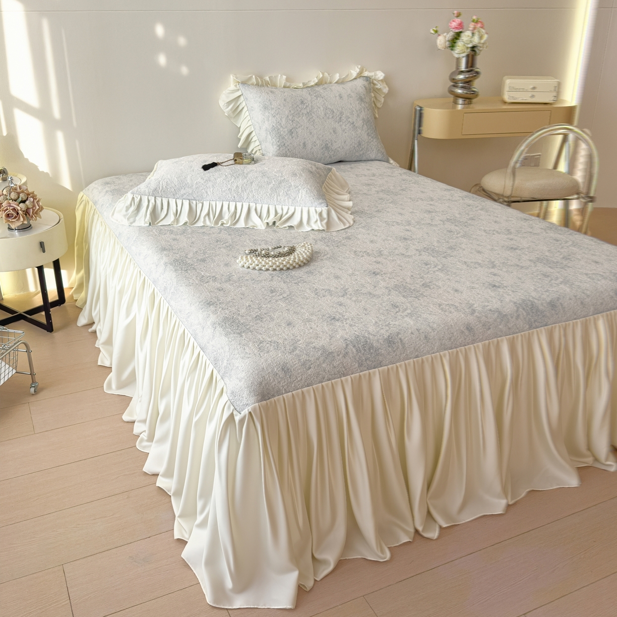 91家纺网 家纺一手货源 找家纺 孩子王家纺 2026新款法式风冰豆豆凉席夏天冰丝席凉感值过0.21夏季可机洗家用软席床裙款A 玫瑰暗夜灰