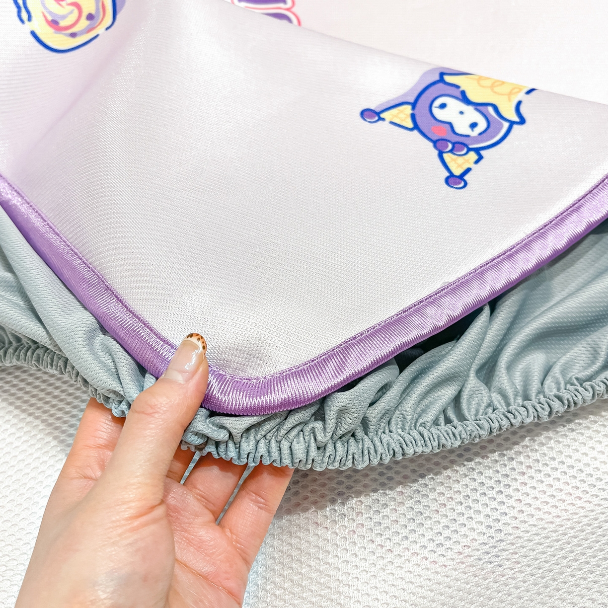 91家纺网 家纺一手货源 找家纺 暮思家居 2026新款三丽鸥正版授权数码印花A类可机洗1200D冰丝凉席三件套床笠款系列 床笠款-甜甜库洛米