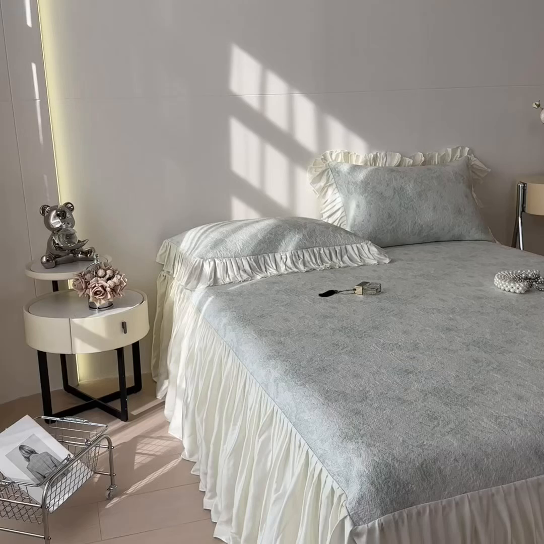 91家纺网 家纺一手货源 找家纺 孩子王家纺 2026新款法式风冰豆豆凉席夏天冰丝席凉感值过0.21夏季可机洗家用软席床裙款A 玫瑰暗夜灰