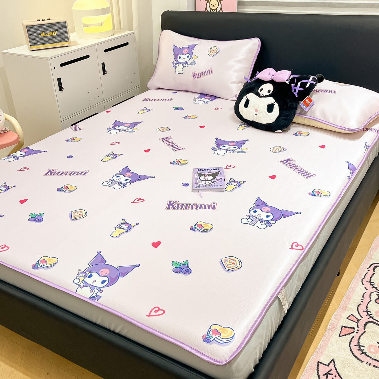 91家纺网 家纺一手货源 找家纺 暮思家居 2026新款三丽鸥正版授权数码印花A类可机洗1200D冰丝凉席三件套床笠款系列 床笠款-甜甜库洛米