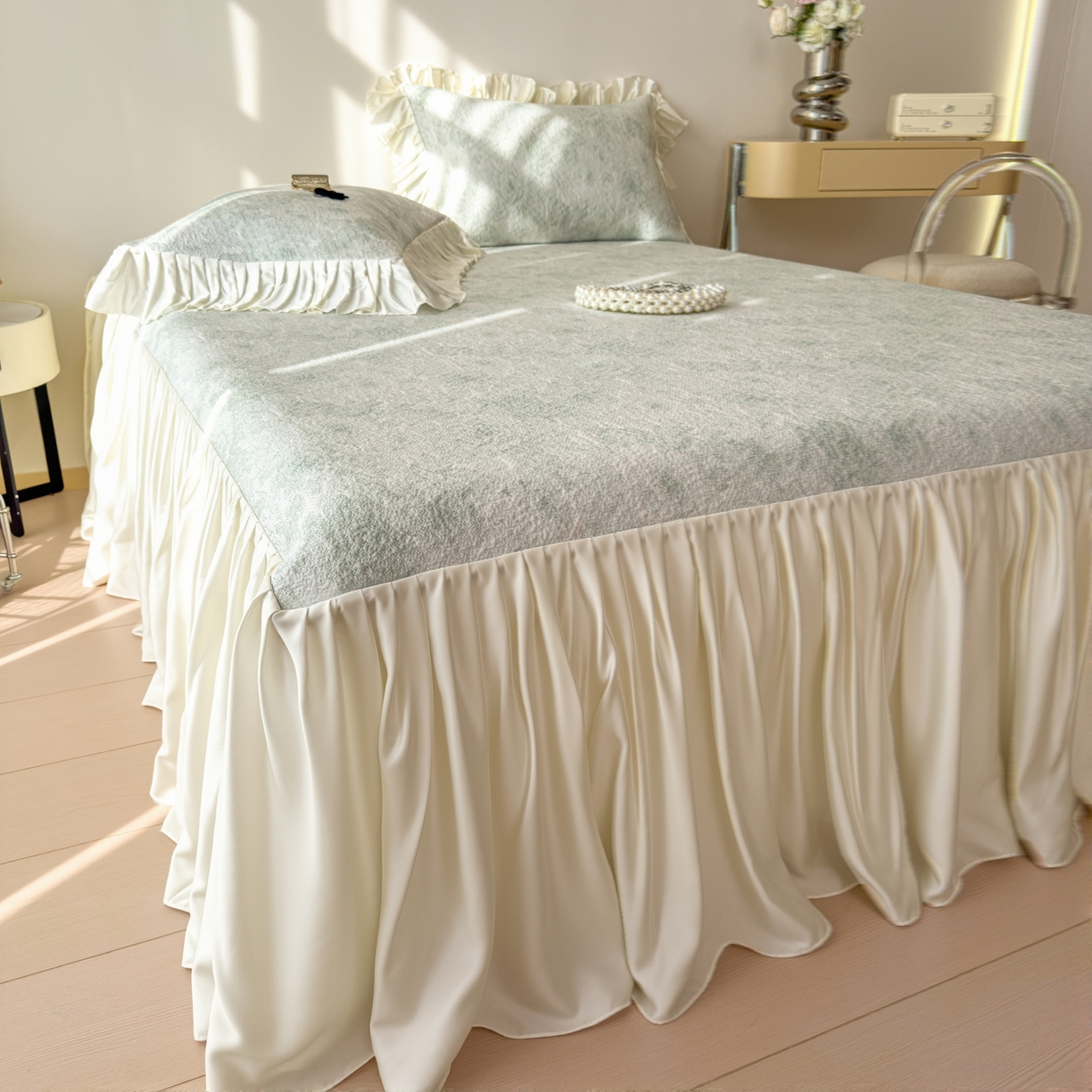 91家纺网 家纺一手货源 找家纺 孩子王家纺 2026新款法式风冰豆豆凉席夏天冰丝席凉感值过0.21夏季可机洗家用软席床裙款A 玫瑰薄荷绿