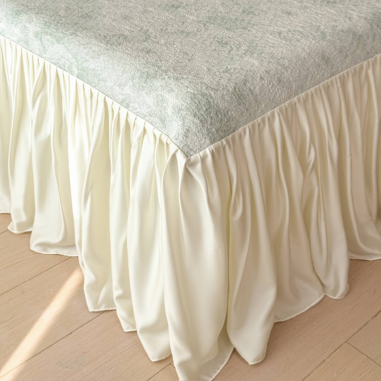 91家纺网 家纺一手货源 找家纺 孩子王家纺 2026新款法式风冰豆豆凉席夏天冰丝席凉感值过0.21夏季可机洗家用软席床裙款A 玫瑰薄荷绿