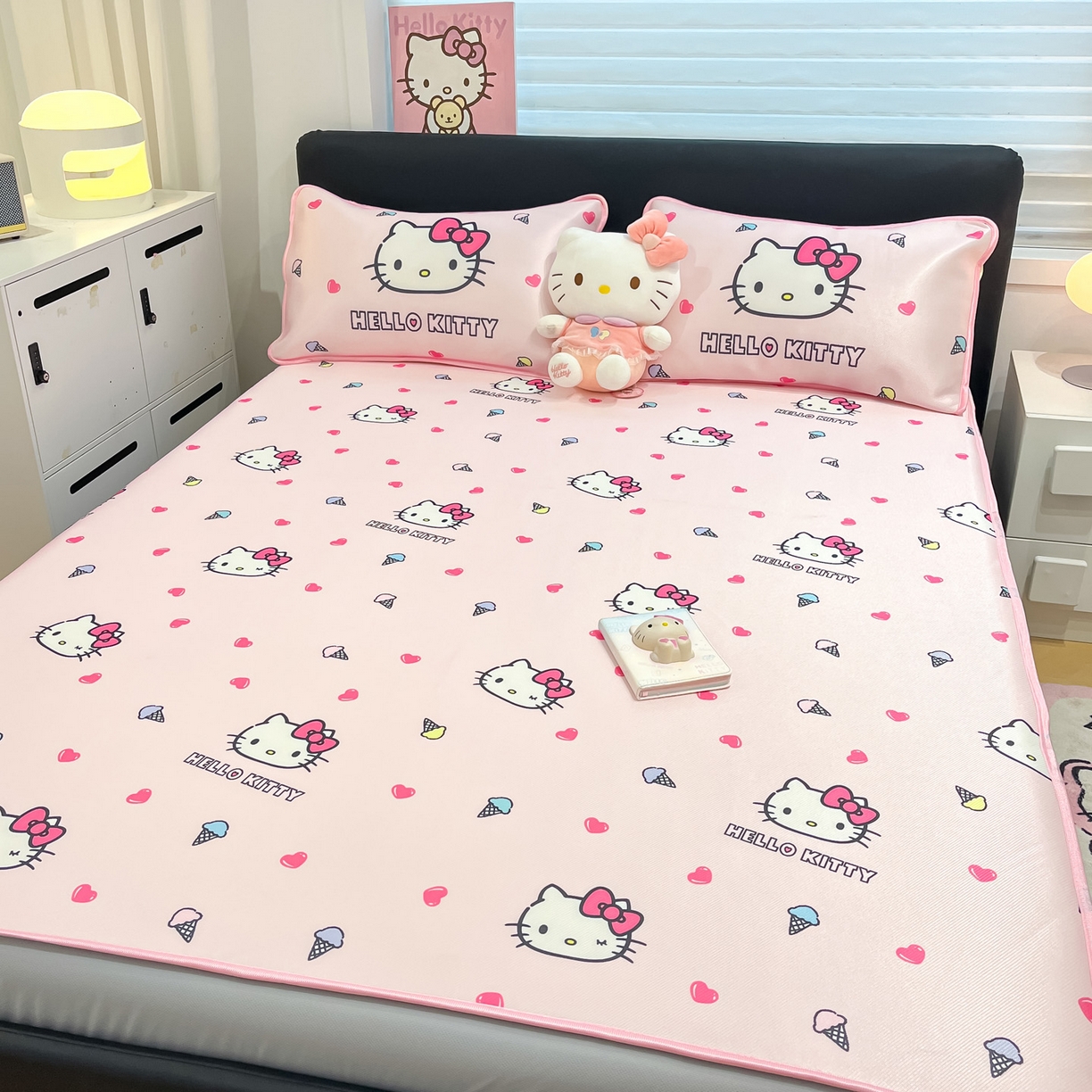 91家纺网 家纺一手货源 找家纺 暮思家居 2026新款三丽鸥正版授权数码印花A类可机洗1200D冰丝凉席三件套床笠款系列 床笠款-甜筒KT