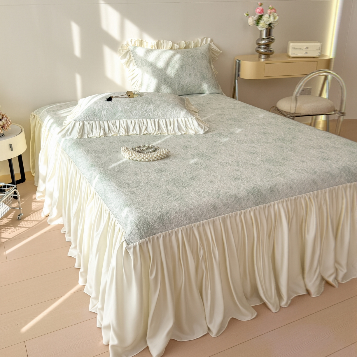 91家纺网 家纺一手货源 找家纺 孩子王家纺 2026新款法式风冰豆豆凉席夏天冰丝席凉感值过0.21夏季可机洗家用软席床裙款A 玫瑰薄荷绿