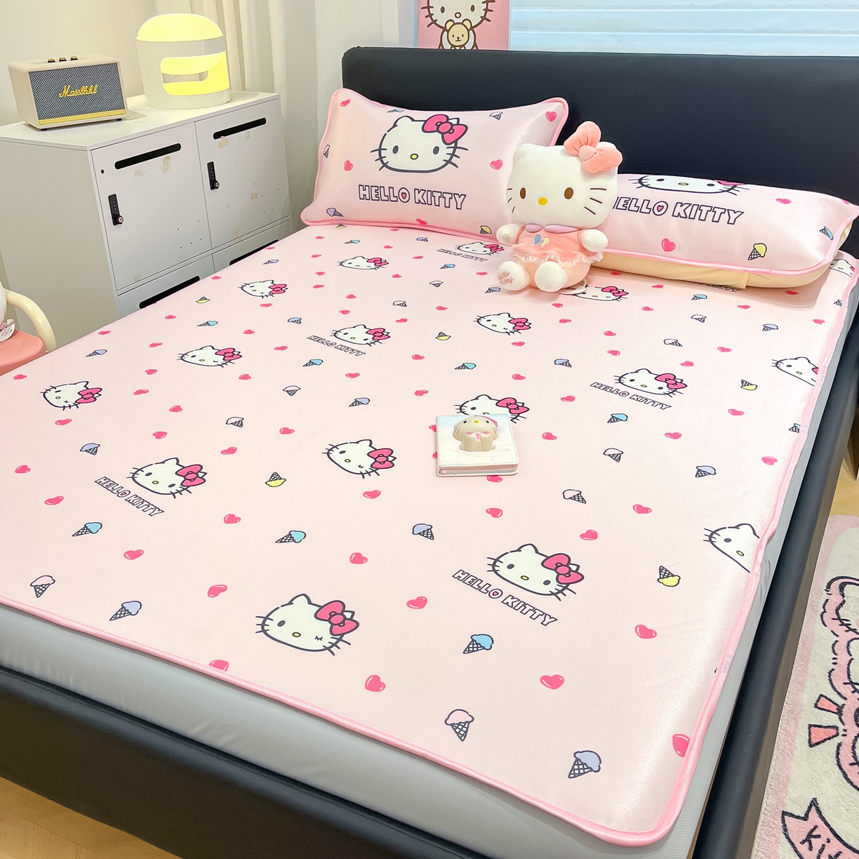 91家纺网 家纺一手货源 找家纺 暮思家居 2026新款三丽鸥正版授权数码印花A类可机洗1200D冰丝凉席三件套床笠款系列 床笠款-甜筒KT