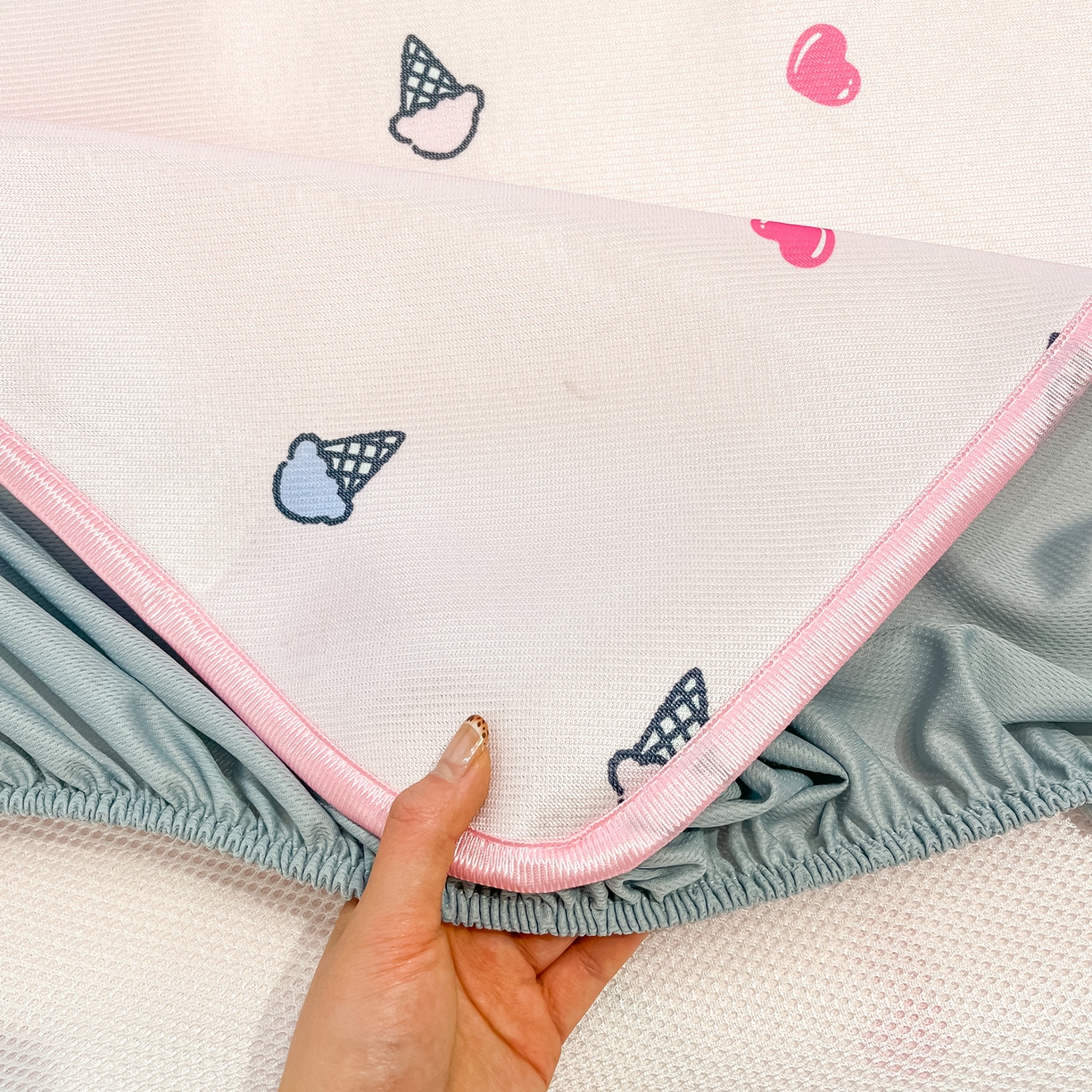 91家纺网 家纺一手货源 找家纺 暮思家居 2026新款三丽鸥正版授权数码印花A类可机洗1200D冰丝凉席三件套床笠款系列 床笠款-甜筒KT