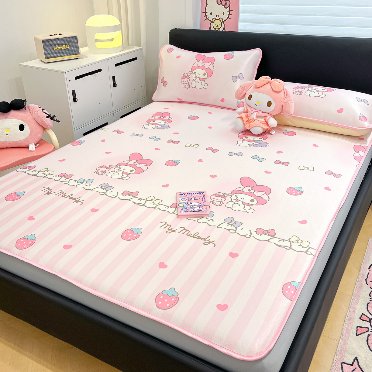 91家纺网 家纺一手货源 找家纺 暮思家居 2026新款三丽鸥正版授权数码印花A类可机洗1200D冰丝凉席三件套床笠款系列 床笠款-洋娃娃美乐蒂