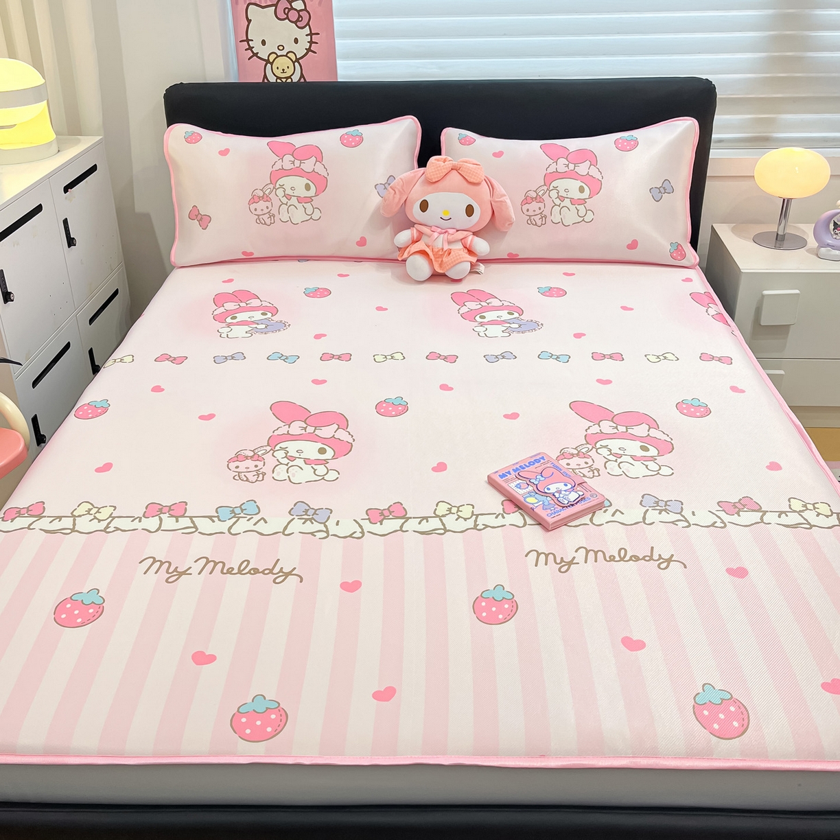 91家纺网 家纺一手货源 找家纺 暮思家居 2026新款三丽鸥正版授权数码印花A类可机洗1200D冰丝凉席三件套床笠款系列 床笠款-洋娃娃美乐蒂