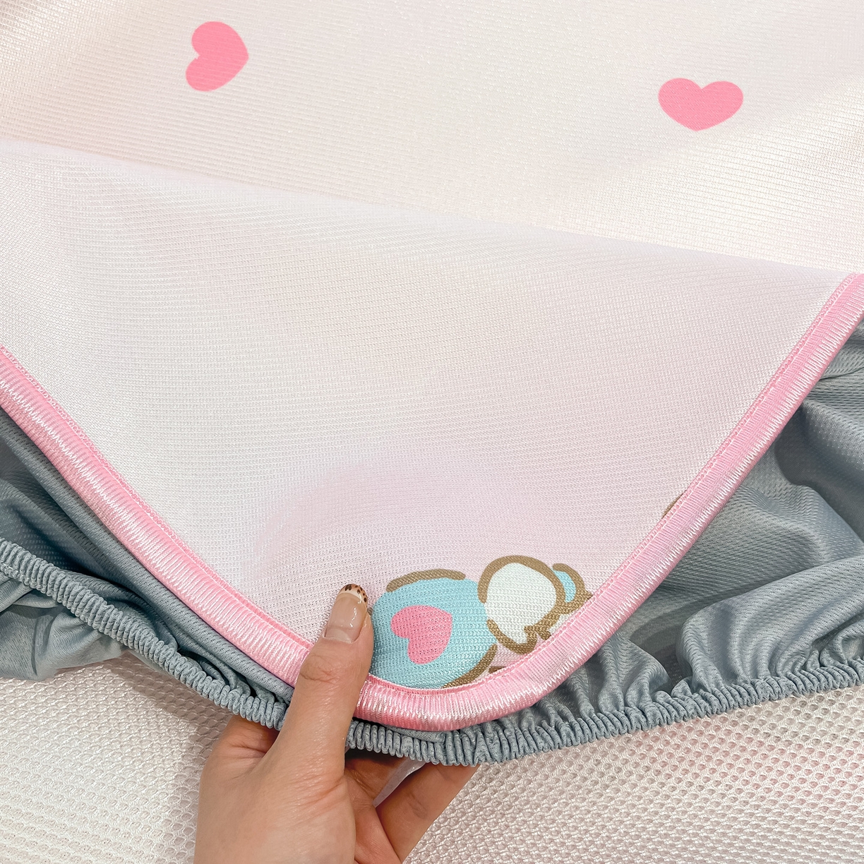 91家纺网 家纺一手货源 找家纺 暮思家居 2026新款三丽鸥正版授权数码印花A类可机洗1200D冰丝凉席三件套床笠款系列 床笠款-洋娃娃美乐蒂