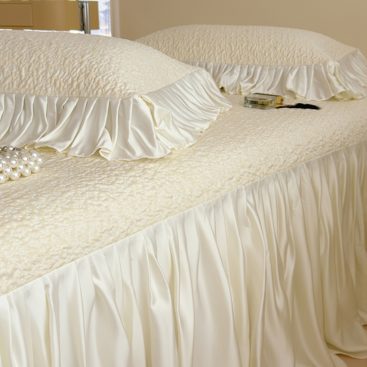 91家纺网 家纺一手货源 找家纺 （总）孩子王家纺 2026新款夏季凉感公主风冰豆豆花边凉席床裙款凉感值过0.21三件套可机洗冰丝空