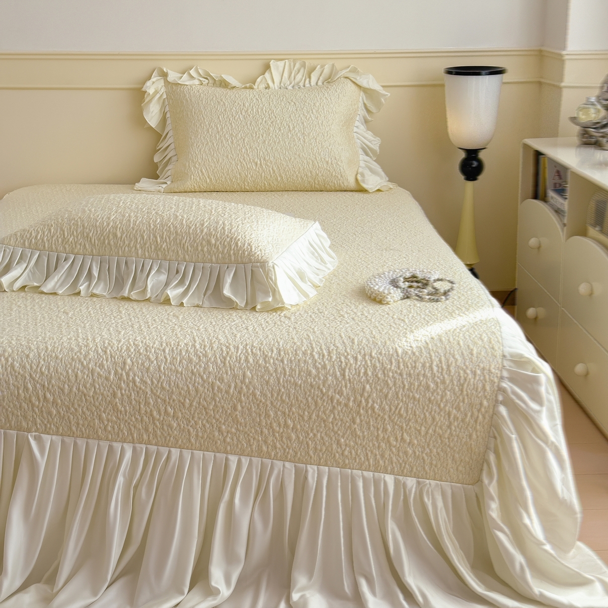 91家纺网 家纺一手货源 找家纺 （总）孩子王家纺 2026新款夏季凉感公主风冰豆豆花边凉席床裙款凉感值过0.21三件套可机洗冰丝空