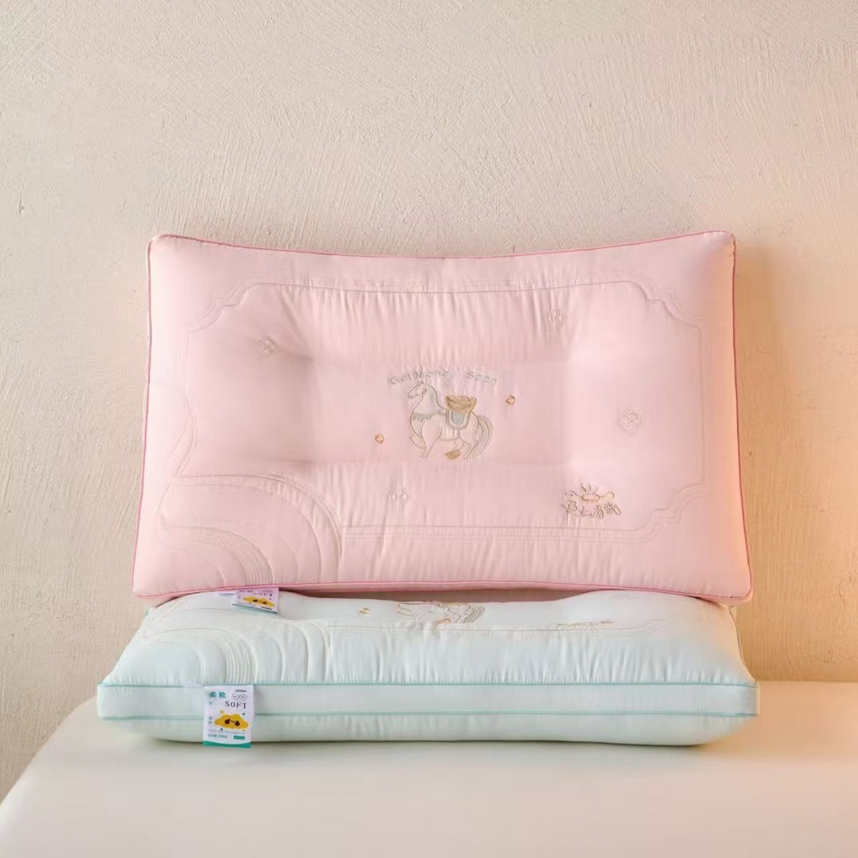 91家纺网 家纺一手货源 找家纺 （总）剑桥枕业 2025新款深睡养肤药包款羽丝定型枕芯 可选荞麦 决明子 薰衣草 促销款式枕头