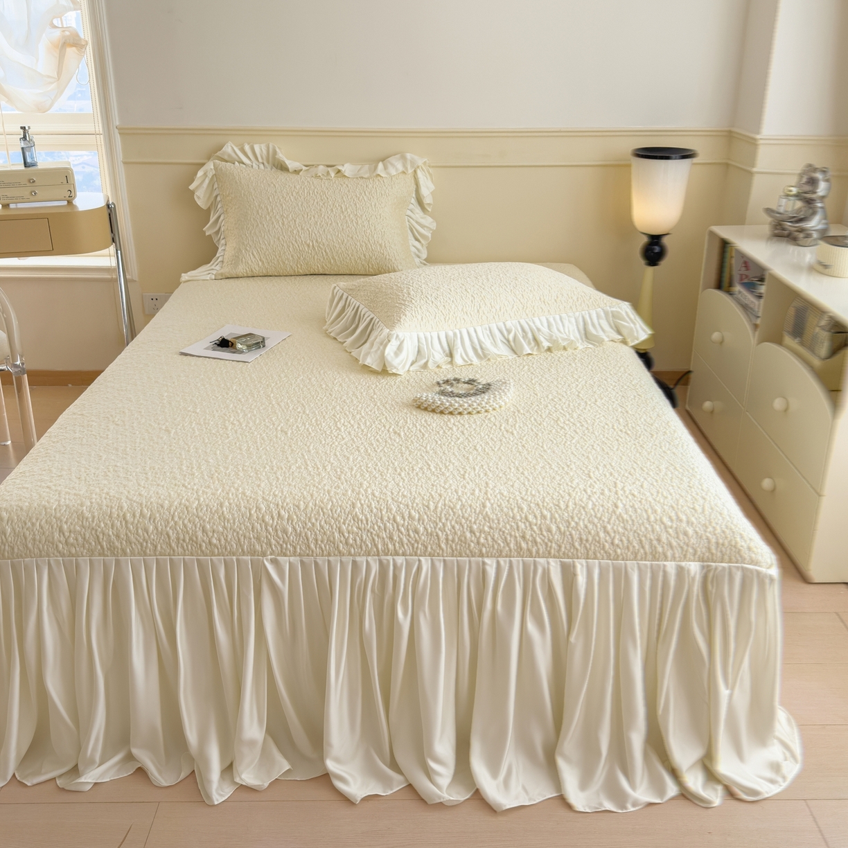 91家纺网 家纺一手货源 找家纺 （总）孩子王家纺 2026新款夏季凉感公主风冰豆豆花边凉席床裙款凉感值过0.21三件套可机洗冰丝空