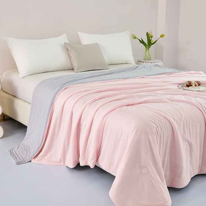 91家纺网 家纺一手货源 找家纺 美丽折家纺 2026新款A类氨纶凉感天丝夏被子被芯冰激凌夏被西瓜凉感丝 粉拼灰