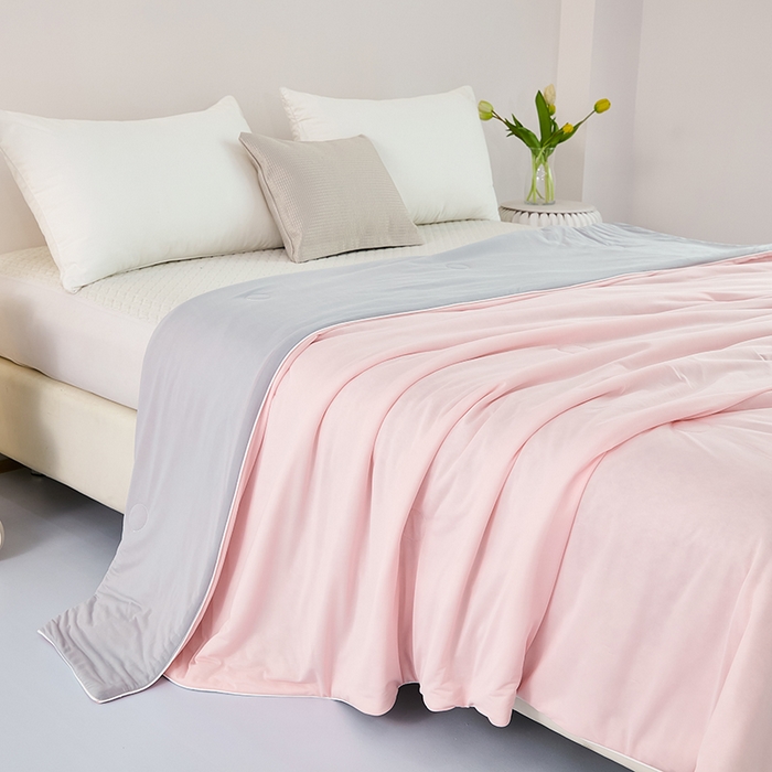 91家纺网 家纺一手货源 找家纺 美丽折家纺 2026新款A类氨纶凉感天丝夏被子被芯冰激凌夏被西瓜凉感丝 粉拼灰