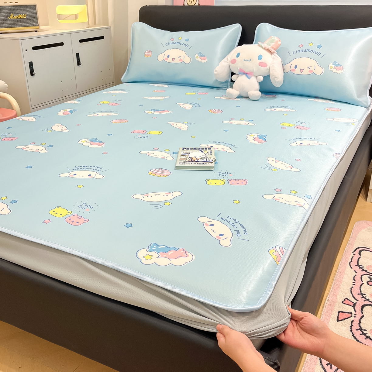 91家纺网 家纺一手货源 找家纺 暮思家居 2026新款三丽鸥正版授权数码印花A类可机洗1200D冰丝凉席三件套床笠款系列 床笠款-云朵大耳狗