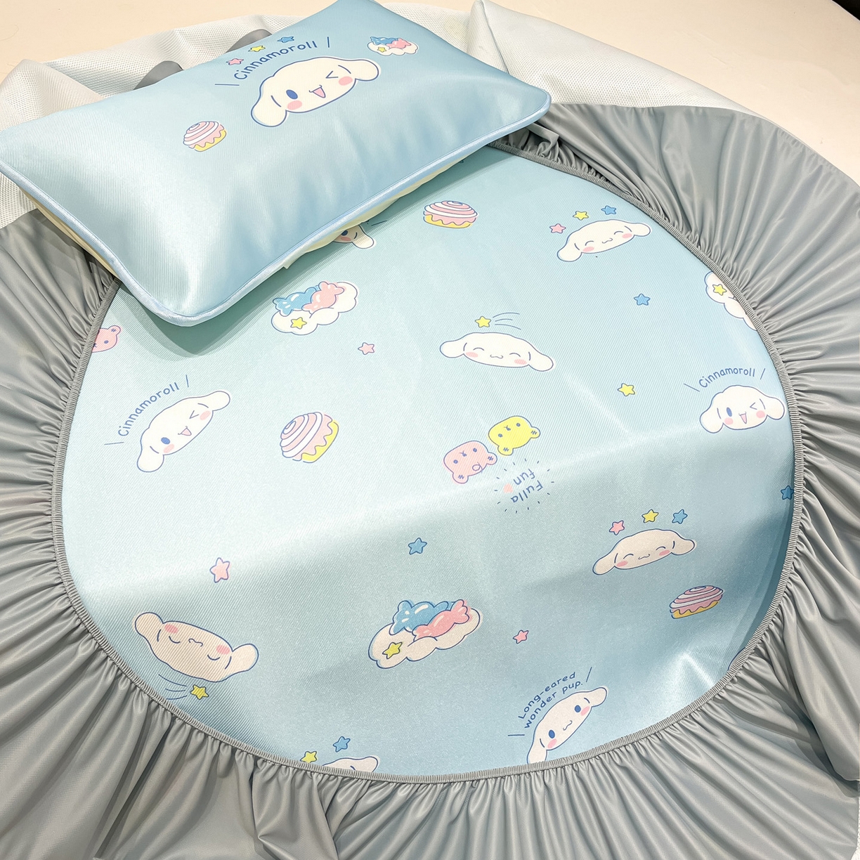 91家纺网 家纺一手货源 找家纺 暮思家居 2026新款三丽鸥正版授权数码印花A类可机洗1200D冰丝凉席三件套床笠款系列 床笠款-云朵大耳狗