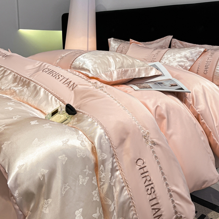 91家纺网 家纺一手货源 找家纺 （总）金牛座家纺 2026新款亮丝细斜纹贡缎提花重工刺绣四件套床盖四件套-醉蝶