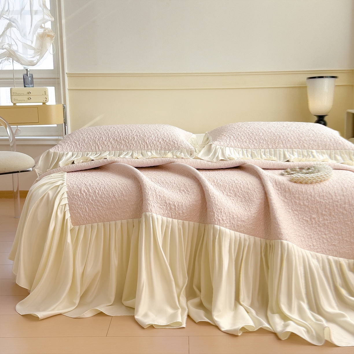 91家纺网 家纺一手货源 找家纺 （总）孩子王家纺 2026新款夏季凉感公主风冰豆豆花边凉席床裙款凉感值过0.21三件套可机洗冰丝空