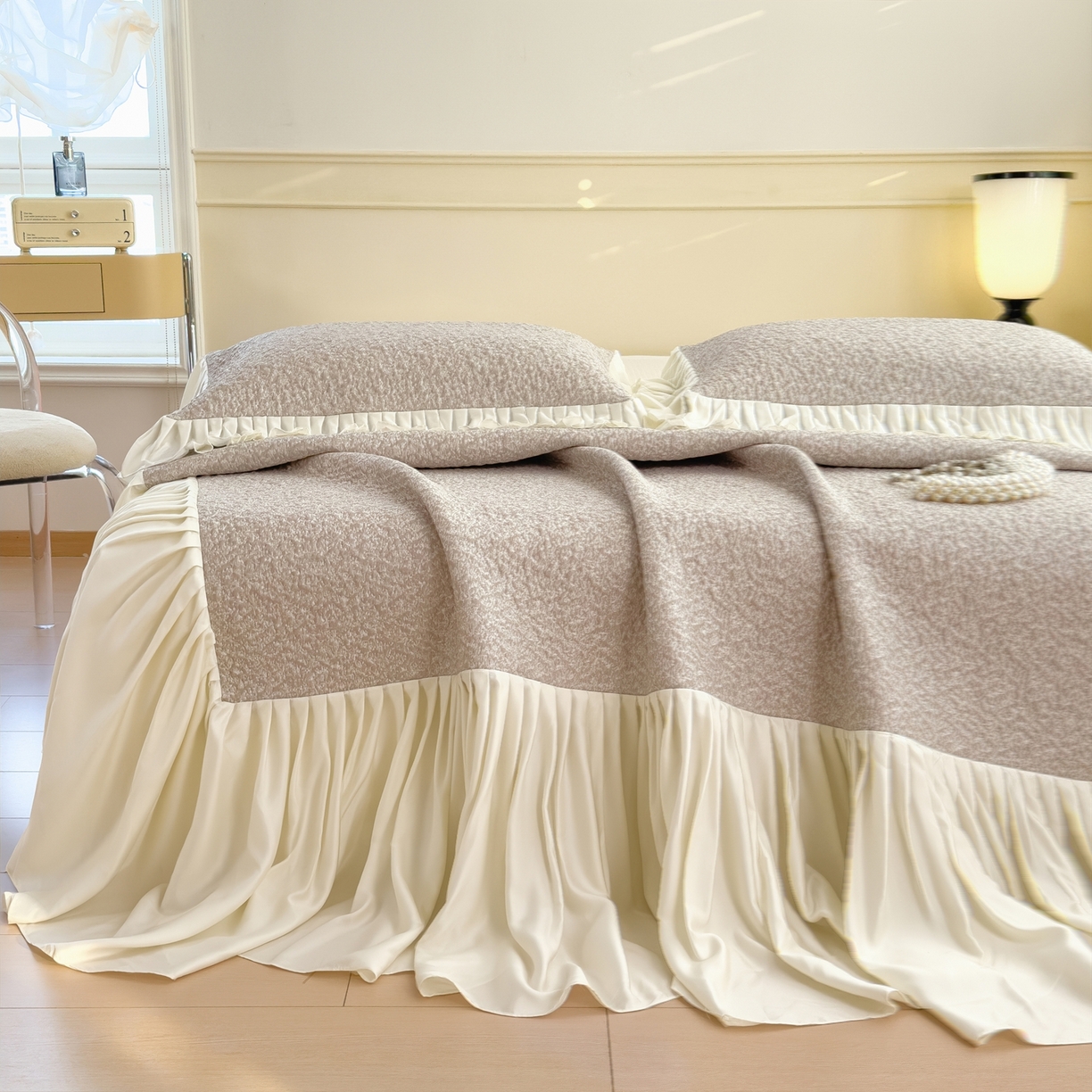 91家纺网 家纺一手货源 找家纺 （总）孩子王家纺 2026新款夏季凉感公主风冰豆豆花边凉席床裙款凉感值过0.21三件套可机洗冰丝空