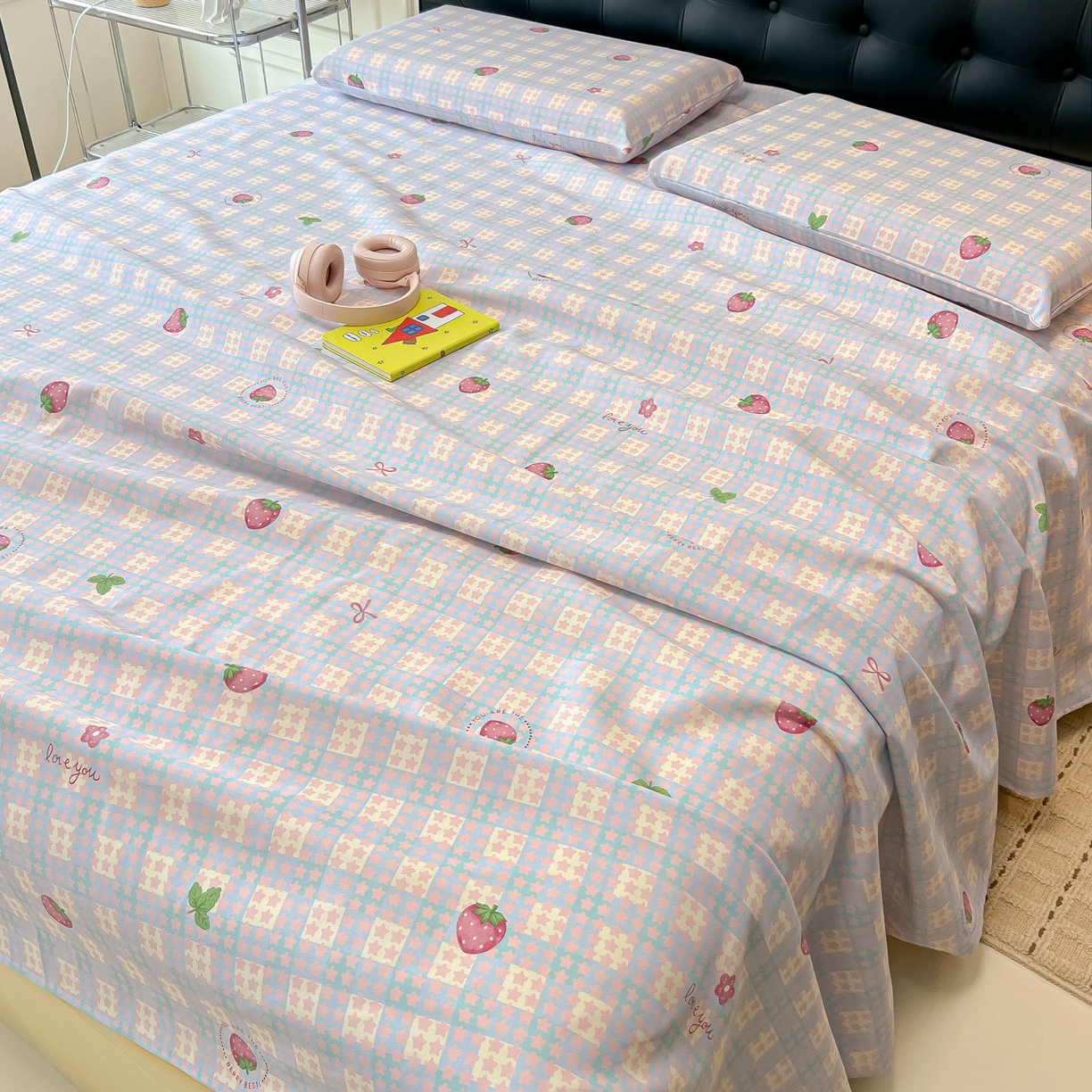 91家纺网 家纺一手货源 找家纺 韩巢家纺 2026新款老粗布床单凉席席子床单单件 有草莓的地方【老粗布】