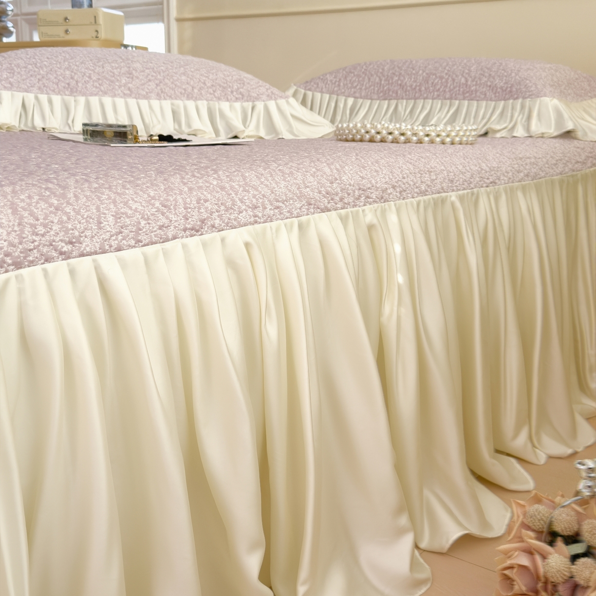 91家纺网 家纺一手货源 找家纺 孩子王家纺 2026新款夏季凉感公主风冰豆豆花边凉席床裙款凉感值过0.21三件套可机洗冰丝空 豆豆物语-流连紫