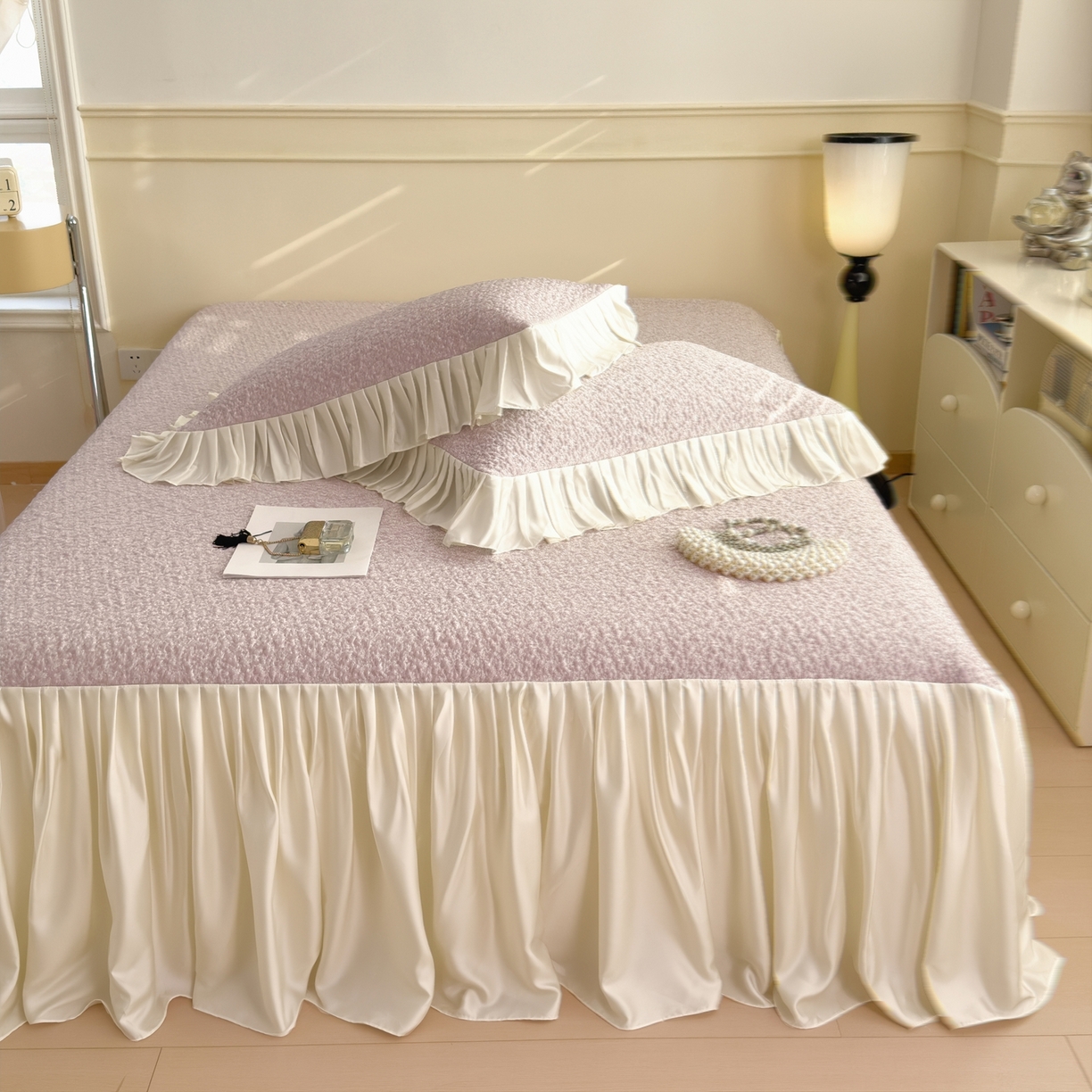 91家纺网 家纺一手货源 找家纺 孩子王家纺 2026新款夏季凉感公主风冰豆豆花边凉席床裙款凉感值过0.21三件套可机洗冰丝空 豆豆物语-流连紫