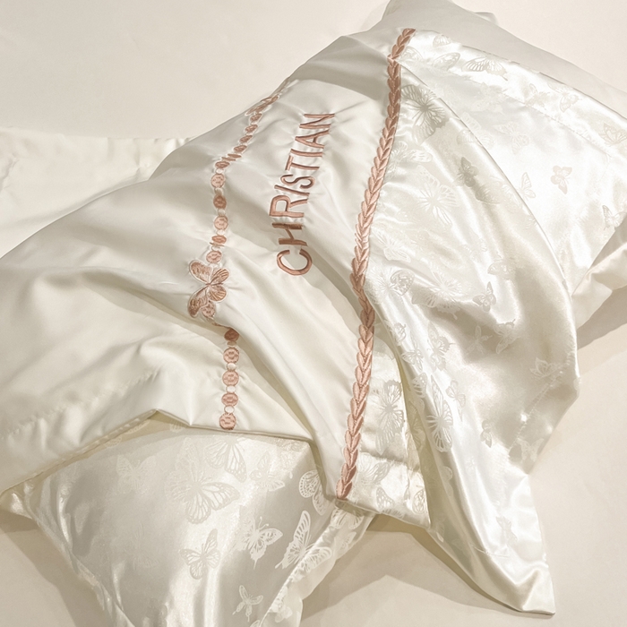 91家纺网 家纺一手货源 找家纺 金牛座家纺 2026新款亮丝细斜纹贡缎提花重工刺绣四件套床盖四件套-醉蝶 醉蝶-奶白