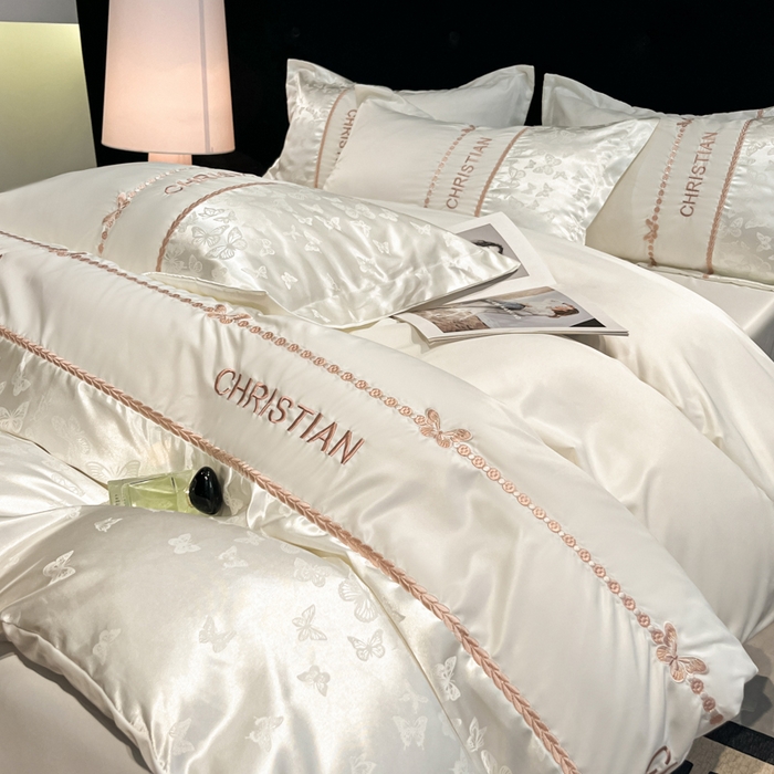 91家纺网 家纺一手货源 找家纺 金牛座家纺 2026新款亮丝细斜纹贡缎提花重工刺绣四件套床盖四件套-醉蝶 醉蝶-奶白