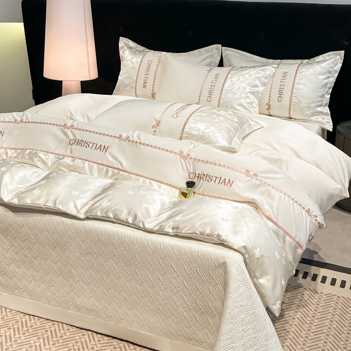 91家纺网 家纺一手货源 找家纺 金牛座家纺 2026新款亮丝细斜纹贡缎提花重工刺绣四件套床盖四件套-醉蝶 醉蝶-奶白