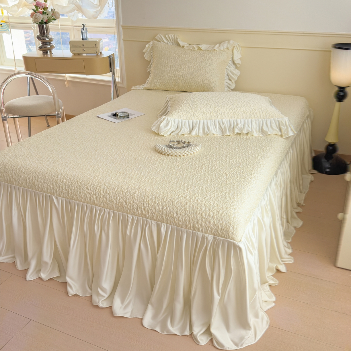 91家纺网 家纺一手货源 找家纺 孩子王家纺 2026新款夏季凉感公主风冰豆豆花边凉席床裙款凉感值过0.21三件套可机洗冰丝空 豆豆物语-奶白