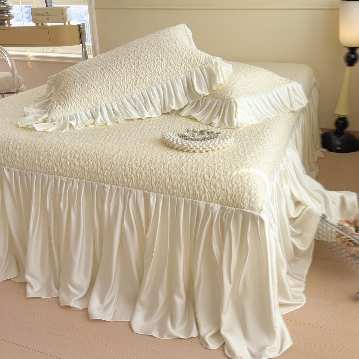 91家纺网 家纺一手货源 找家纺 孩子王家纺 2026新款夏季凉感公主风冰豆豆花边凉席床裙款凉感值过0.21三件套可机洗冰丝空 豆豆物语-奶白