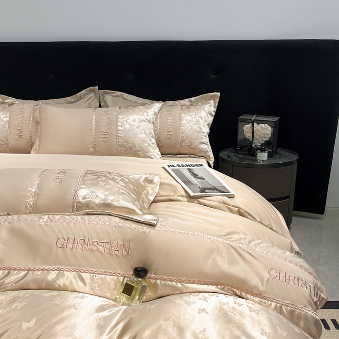 91家纺网 家纺一手货源 找家纺 金牛座家纺 2026新款亮丝细斜纹贡缎提花重工刺绣四件套床盖四件套-醉蝶 醉蝶-香槟