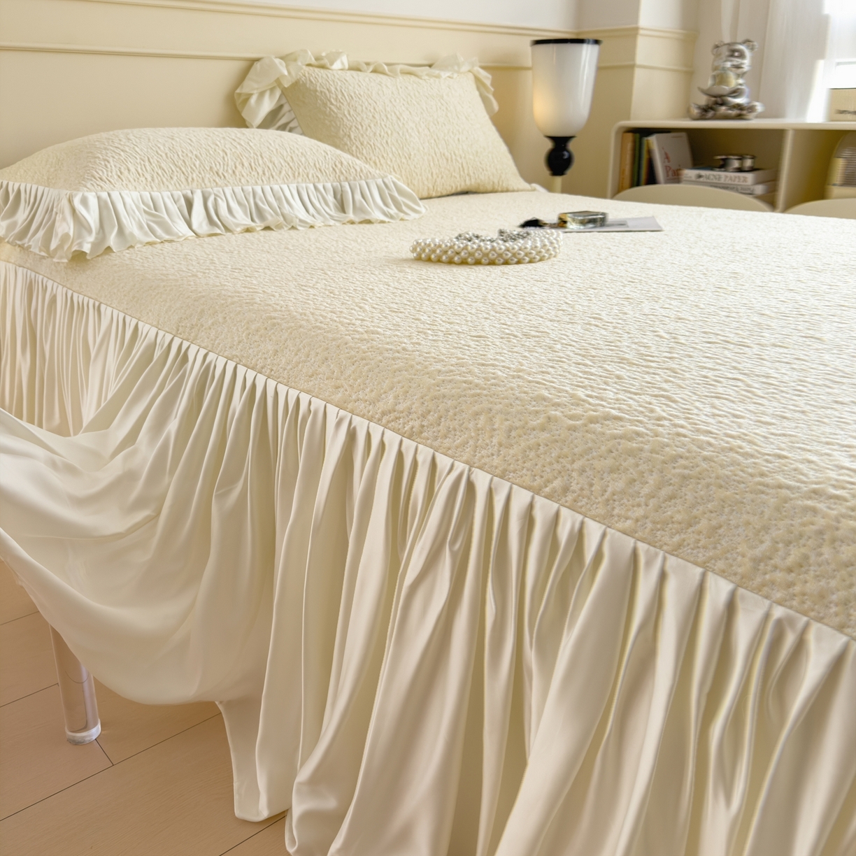 91家纺网 家纺一手货源 找家纺 孩子王家纺 2026新款夏季凉感公主风冰豆豆花边凉席床裙款凉感值过0.21三件套可机洗冰丝空 豆豆物语-奶白