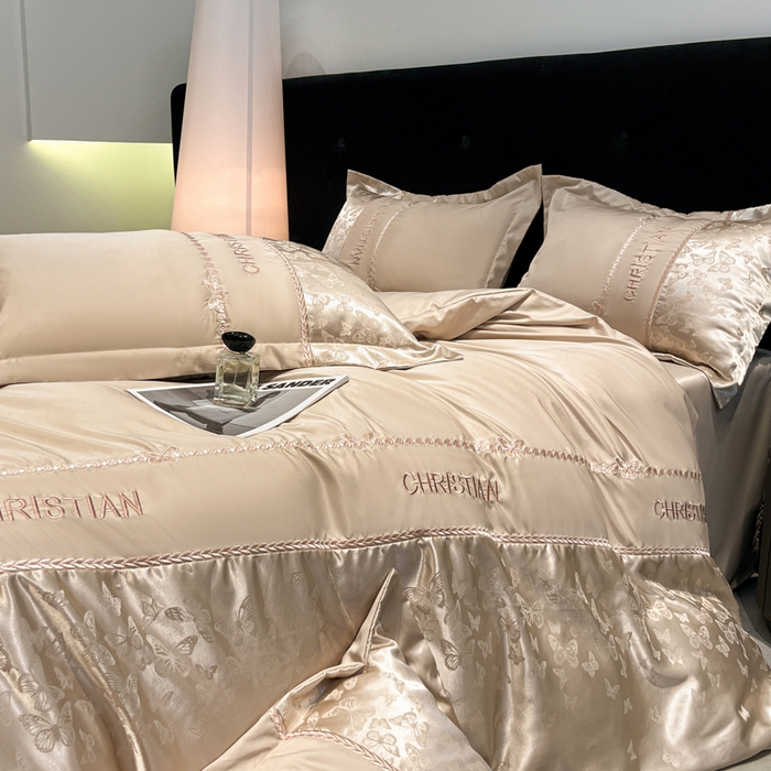 91家纺网 家纺一手货源 找家纺 金牛座家纺 2026新款亮丝细斜纹贡缎提花重工刺绣四件套床盖四件套-醉蝶 醉蝶-香槟