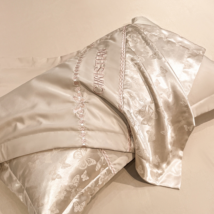 91家纺网 家纺一手货源 找家纺 金牛座家纺 2026新款亮丝细斜纹贡缎提花重工刺绣四件套床盖四件套-醉蝶 醉蝶-香槟