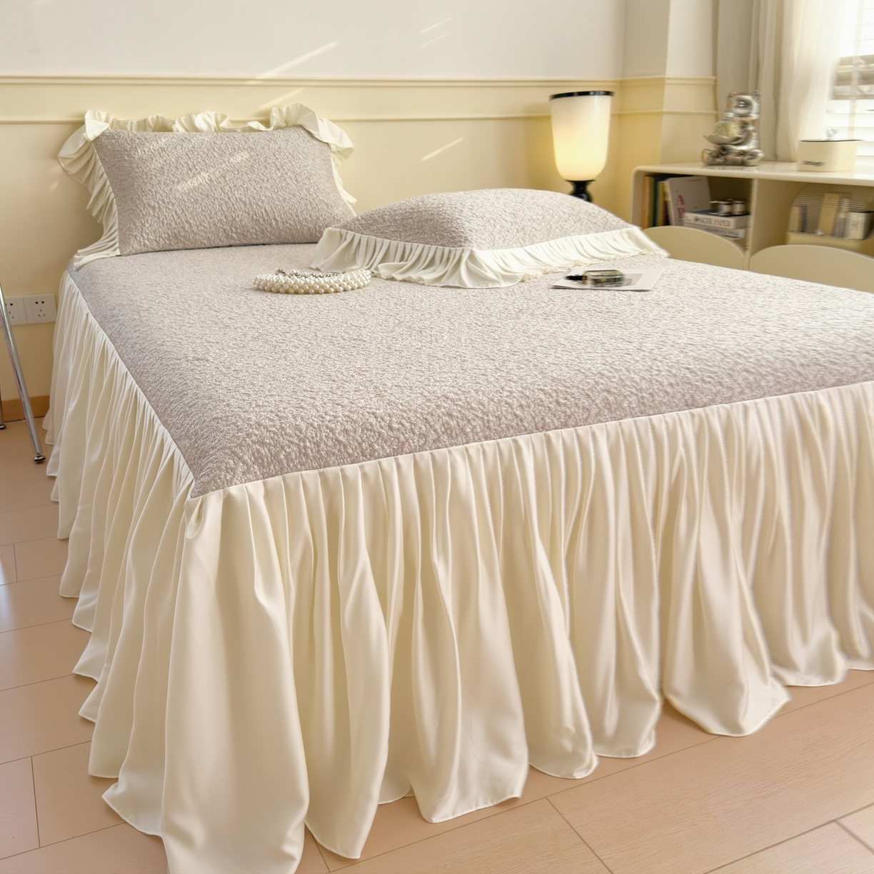 91家纺网 家纺一手货源 找家纺 孩子王家纺 2026新款夏季凉感公主风冰豆豆花边凉席床裙款凉感值过0.21三件套可机洗冰丝空 豆豆物语-奶咖