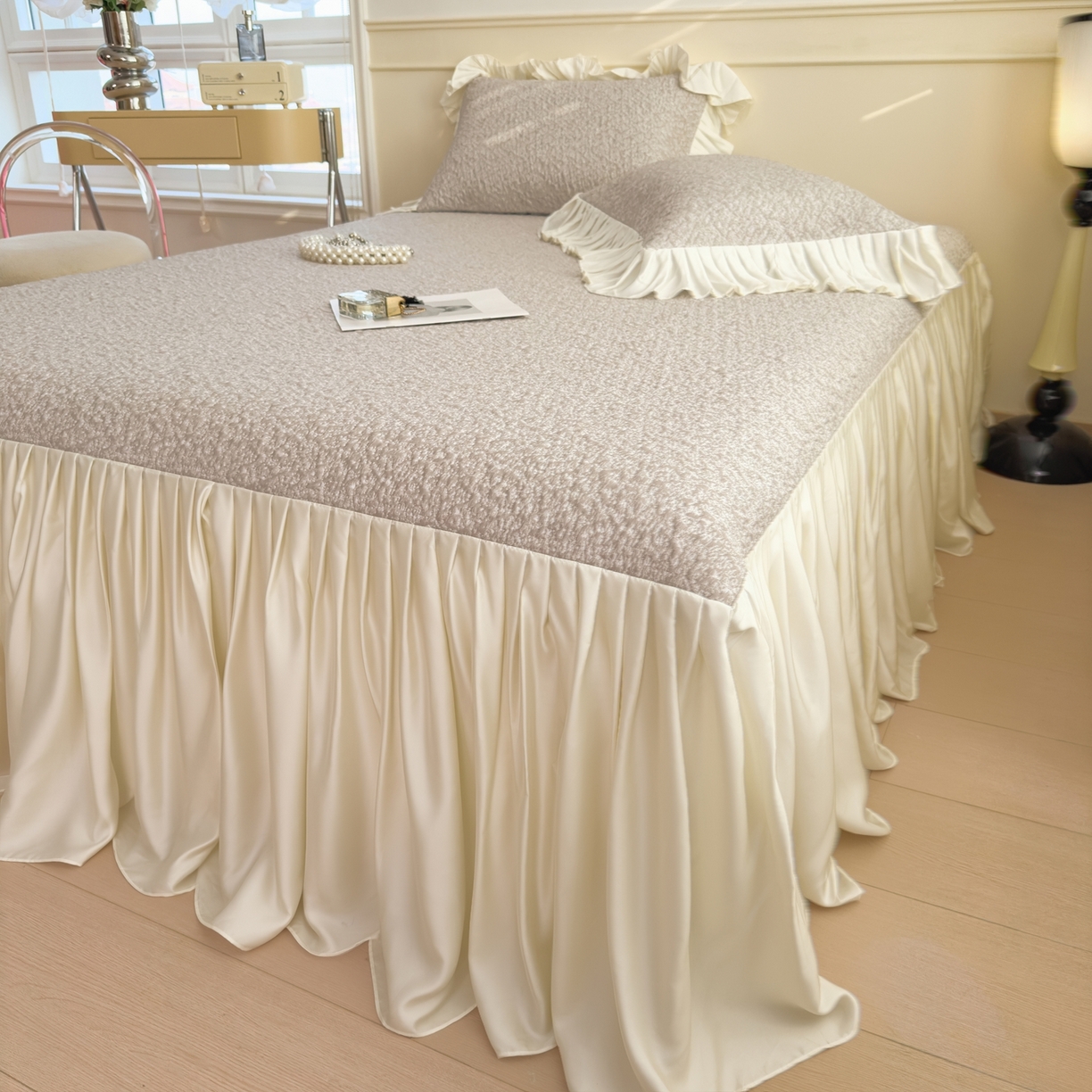 91家纺网 家纺一手货源 找家纺 孩子王家纺 2026新款夏季凉感公主风冰豆豆花边凉席床裙款凉感值过0.21三件套可机洗冰丝空 豆豆物语-奶咖