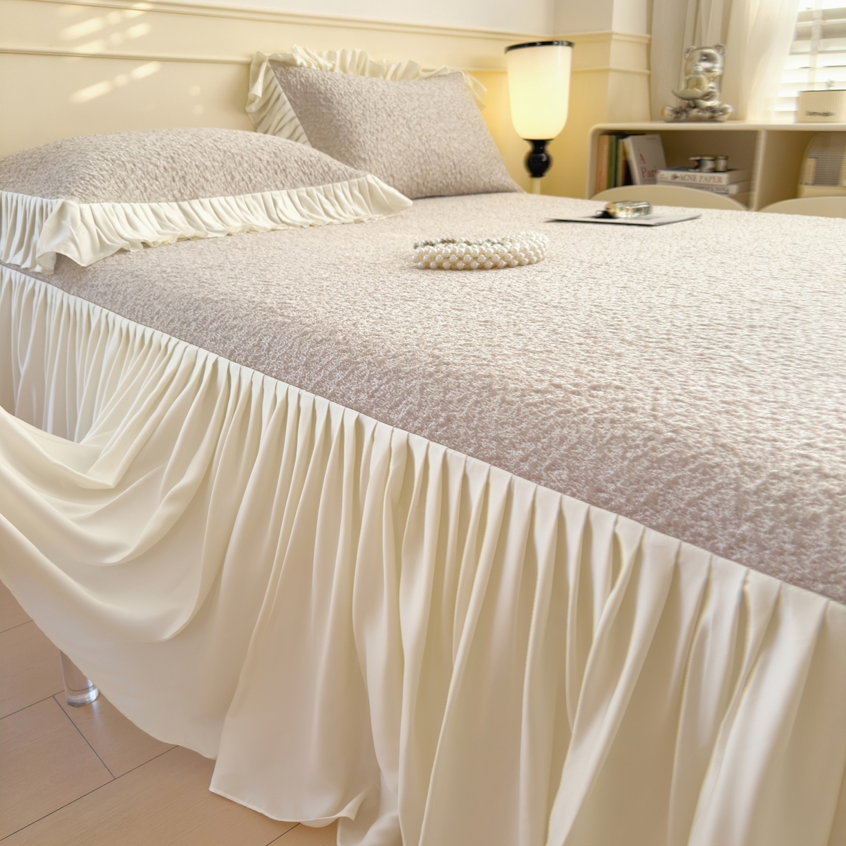 91家纺网 家纺一手货源 找家纺 孩子王家纺 2026新款夏季凉感公主风冰豆豆花边凉席床裙款凉感值过0.21三件套可机洗冰丝空 豆豆物语-奶咖