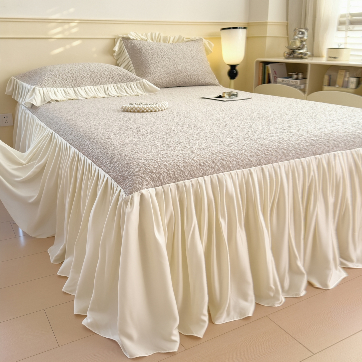 91家纺网 家纺一手货源 找家纺 孩子王家纺 2026新款夏季凉感公主风冰豆豆花边凉席床裙款凉感值过0.21三件套可机洗冰丝空 豆豆物语-奶咖