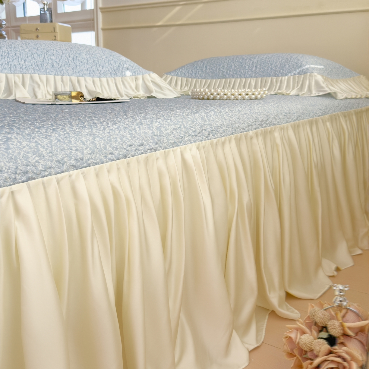 91家纺网 家纺一手货源 找家纺 孩子王家纺 2026新款夏季凉感公主风冰豆豆花边凉席床裙款凉感值过0.21三件套可机洗冰丝空 豆豆物语-天空蓝