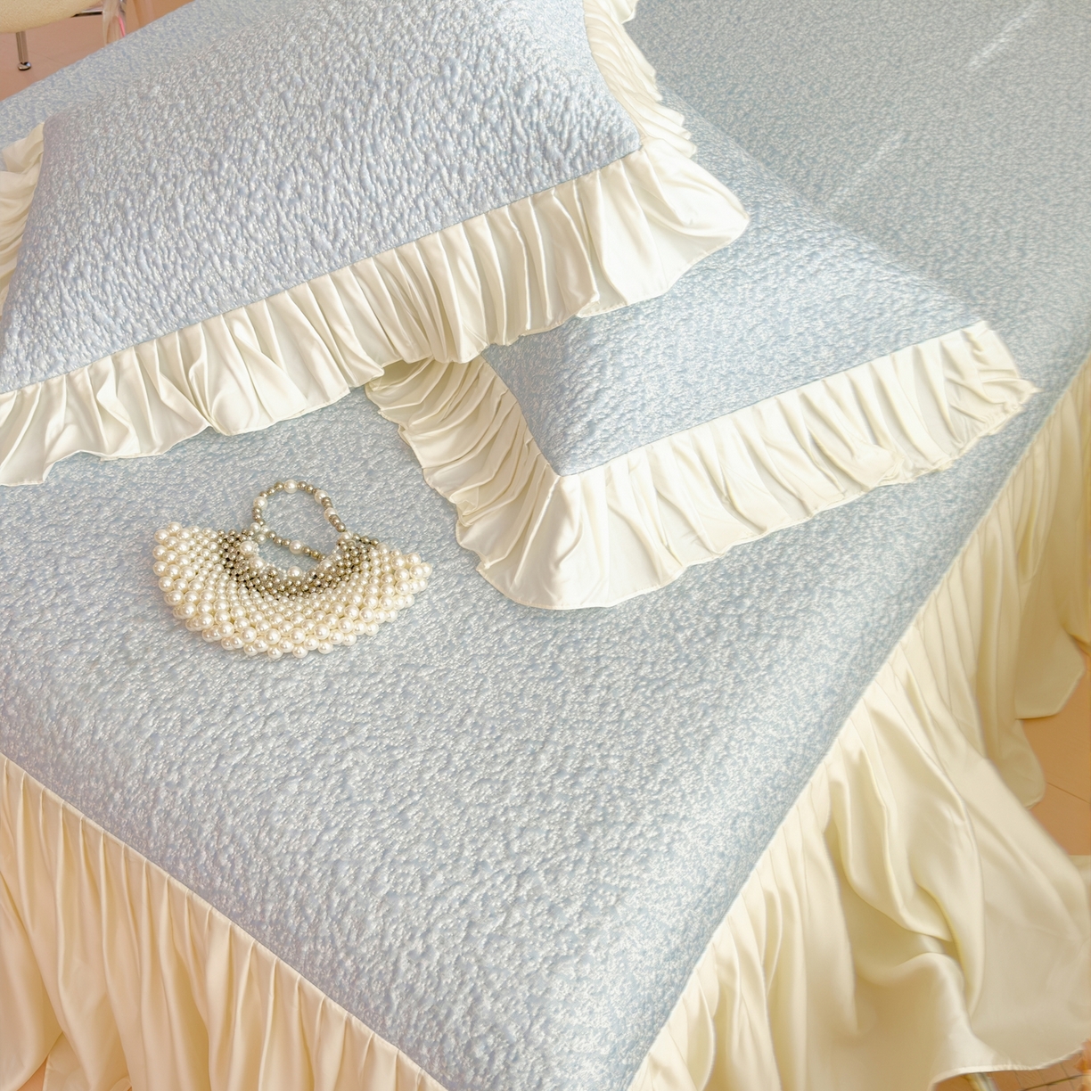 91家纺网 家纺一手货源 找家纺 孩子王家纺 2026新款夏季凉感公主风冰豆豆花边凉席床裙款凉感值过0.21三件套可机洗冰丝空 豆豆物语-天空蓝