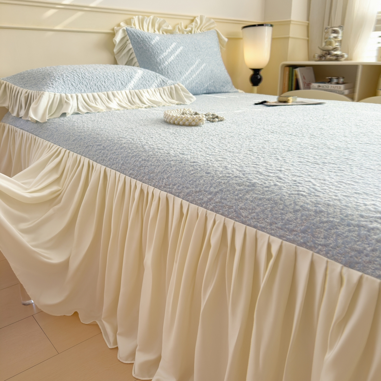 91家纺网 家纺一手货源 找家纺 孩子王家纺 2026新款夏季凉感公主风冰豆豆花边凉席床裙款凉感值过0.21三件套可机洗冰丝空 豆豆物语-天空蓝