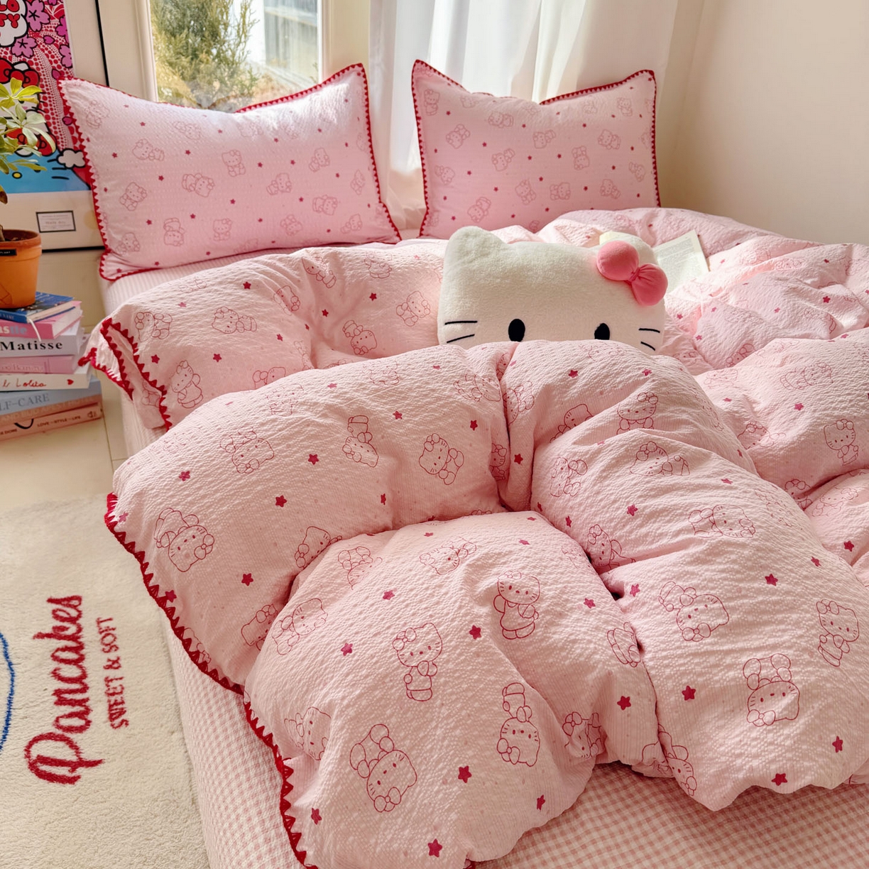 91家纺网 家纺一手货源 找家纺 玉海棠家纺 2026新款高品质A类泡芙纱甜栗贝壳边套件系列-小红书推荐（110g） 甜栗-描线小猫粉