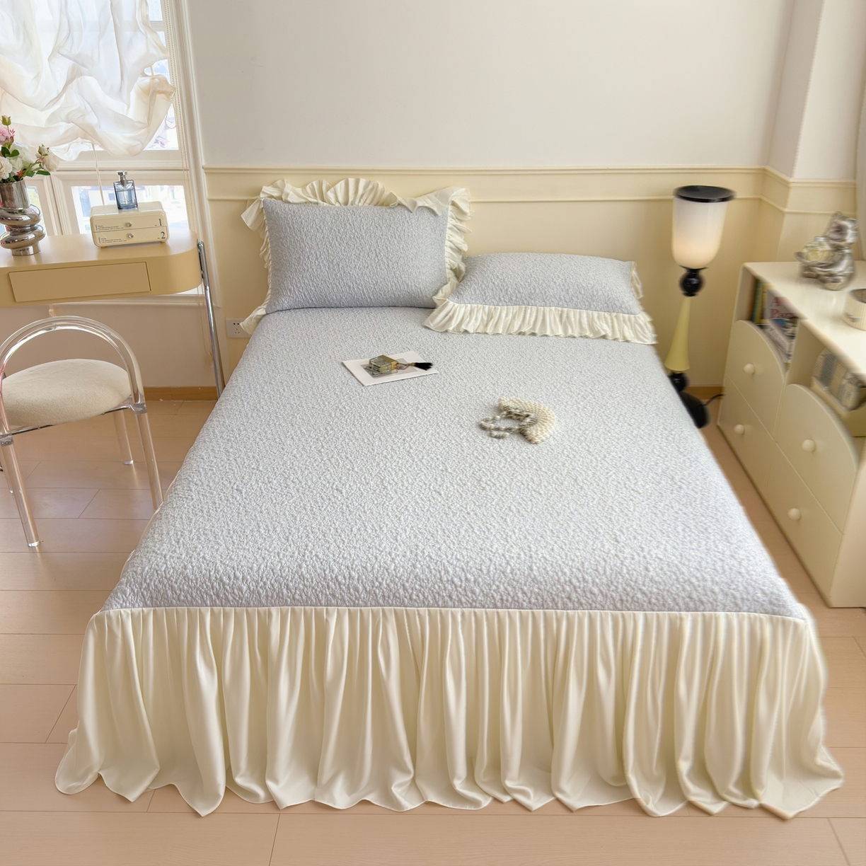 91家纺网 家纺一手货源 找家纺 孩子王家纺 2026新款夏季凉感公主风冰豆豆花边凉席床裙款凉感值过0.21三件套可机洗冰丝空 豆豆物语-微微蓝