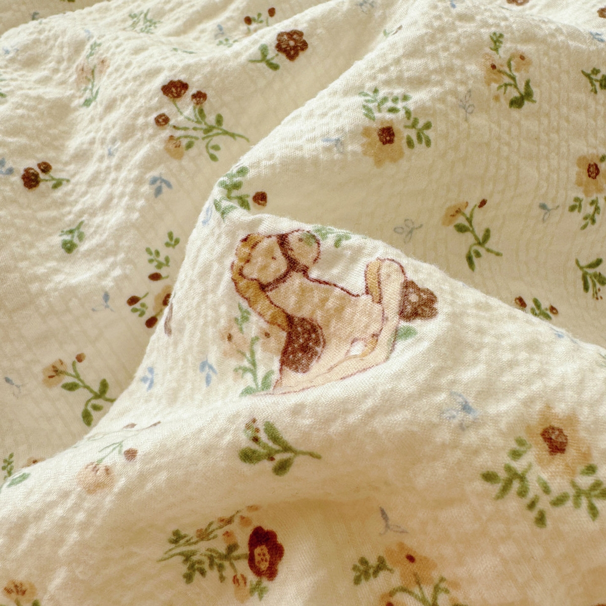 91家纺网 家纺一手货源 找家纺 玉海棠家纺 2026新款高品质A类泡芙纱甜栗贝壳边套件系列-小红书推荐（110g） 甜栗-木马小花团