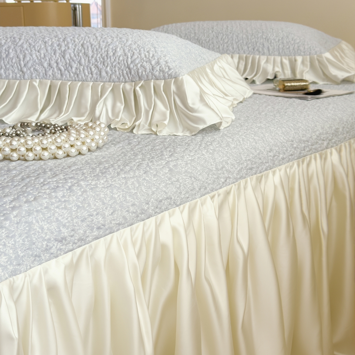 91家纺网 家纺一手货源 找家纺 孩子王家纺 2026新款夏季凉感公主风冰豆豆花边凉席床裙款凉感值过0.21三件套可机洗冰丝空 豆豆物语-微微蓝