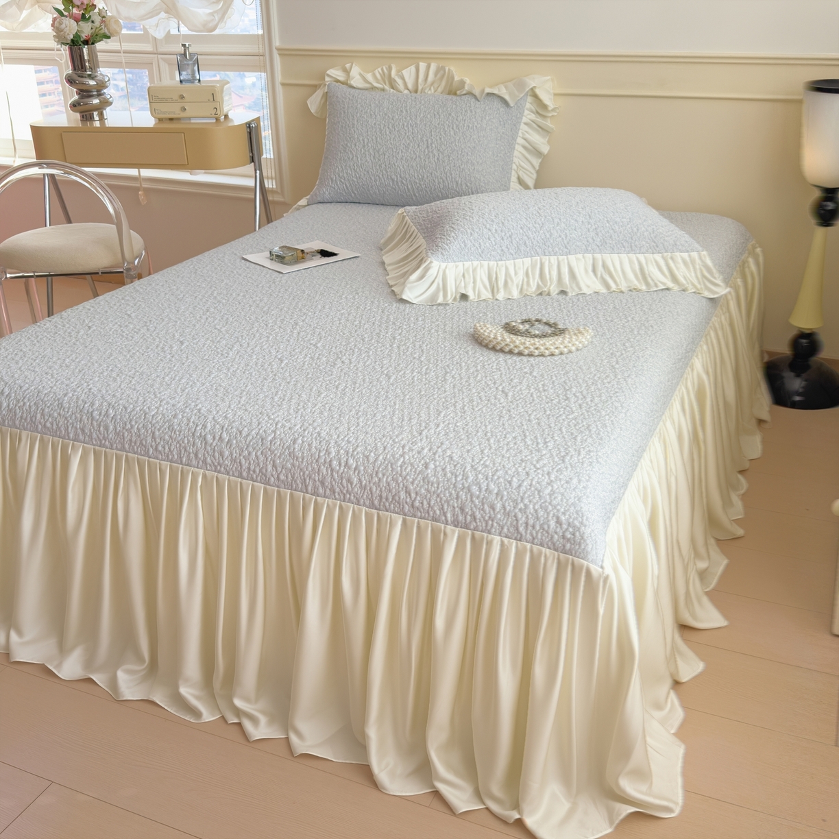 91家纺网 家纺一手货源 找家纺 孩子王家纺 2026新款夏季凉感公主风冰豆豆花边凉席床裙款凉感值过0.21三件套可机洗冰丝空 豆豆物语-微微蓝