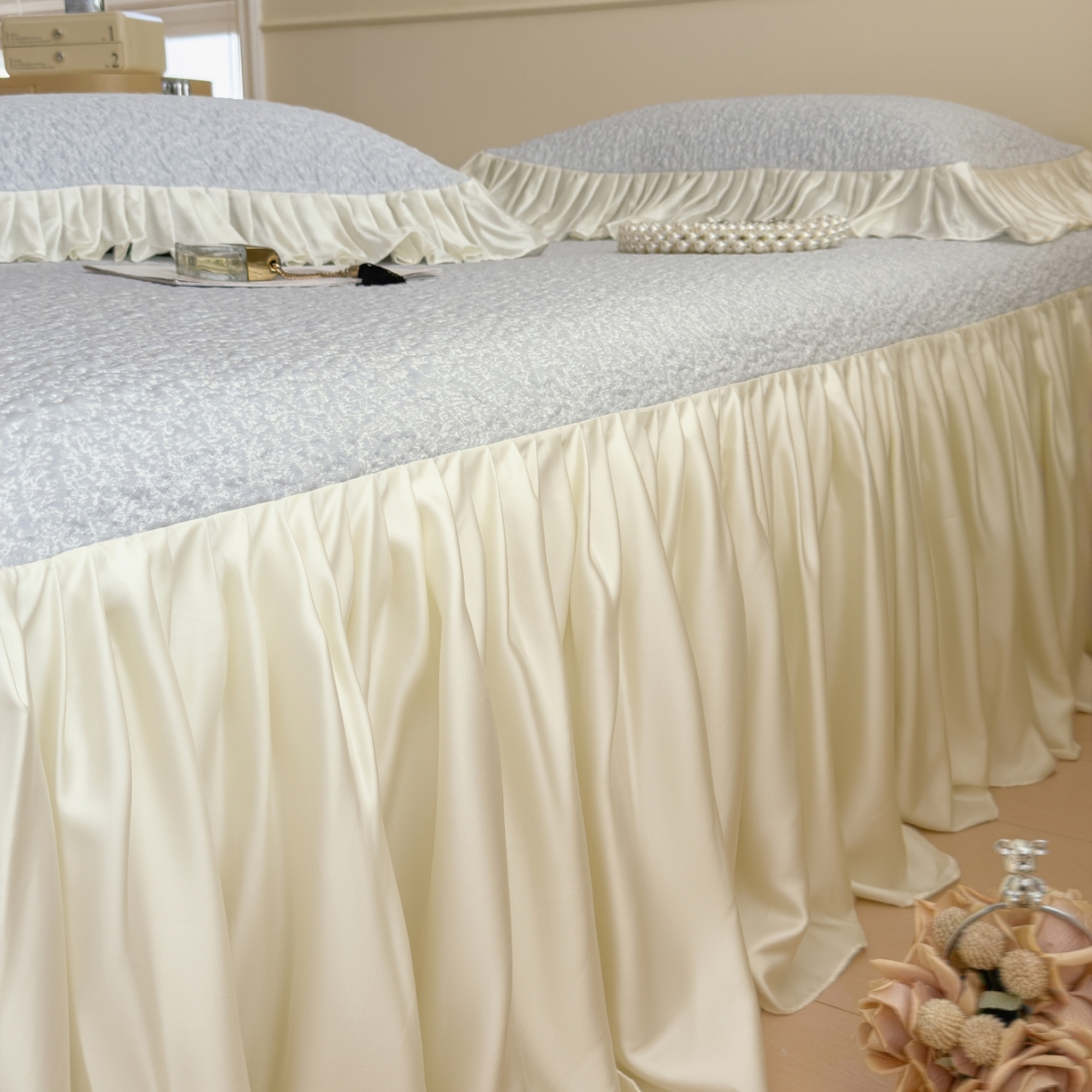 91家纺网 家纺一手货源 找家纺 孩子王家纺 2026新款夏季凉感公主风冰豆豆花边凉席床裙款凉感值过0.21三件套可机洗冰丝空 豆豆物语-微微蓝